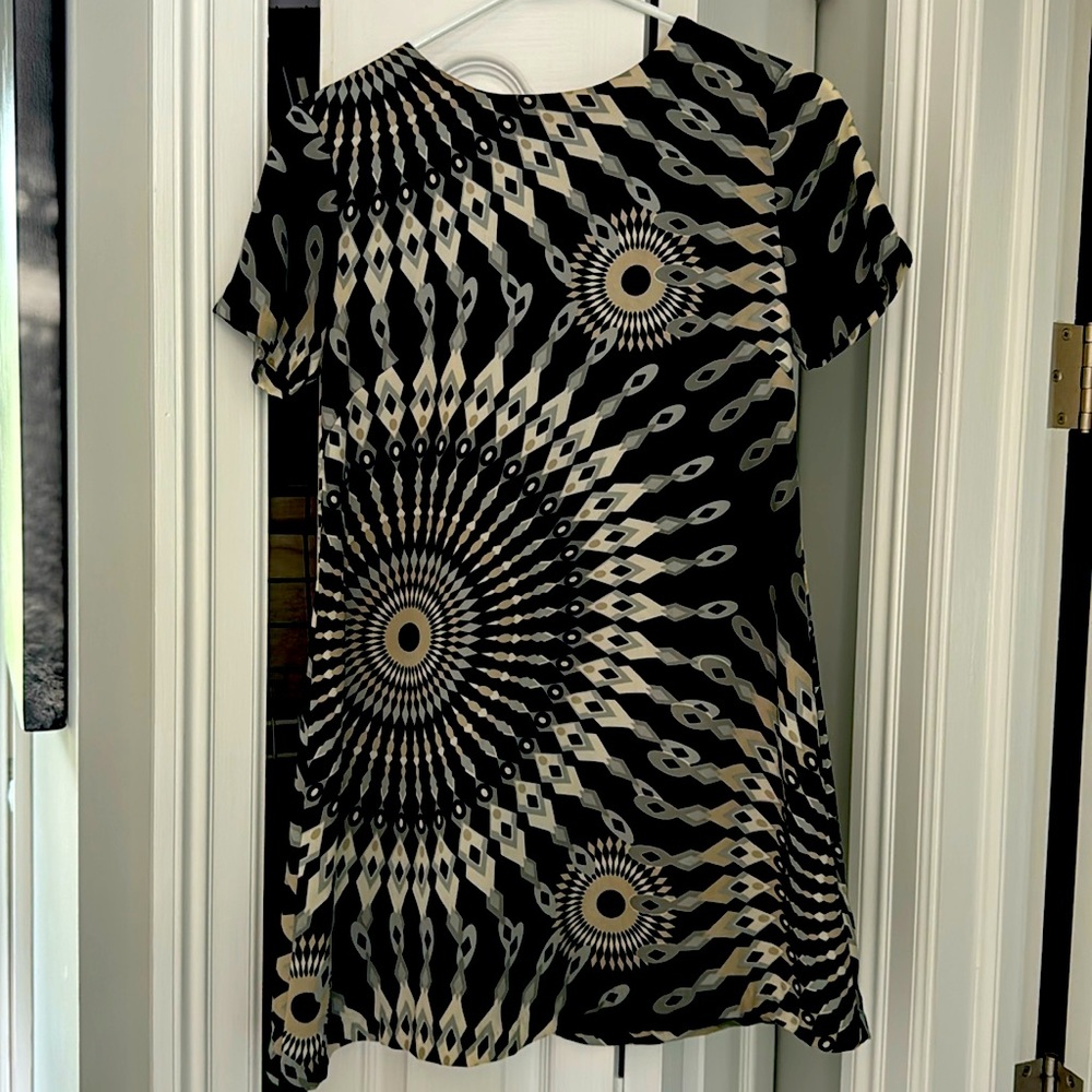 A line pattern black mini sheeth dress
